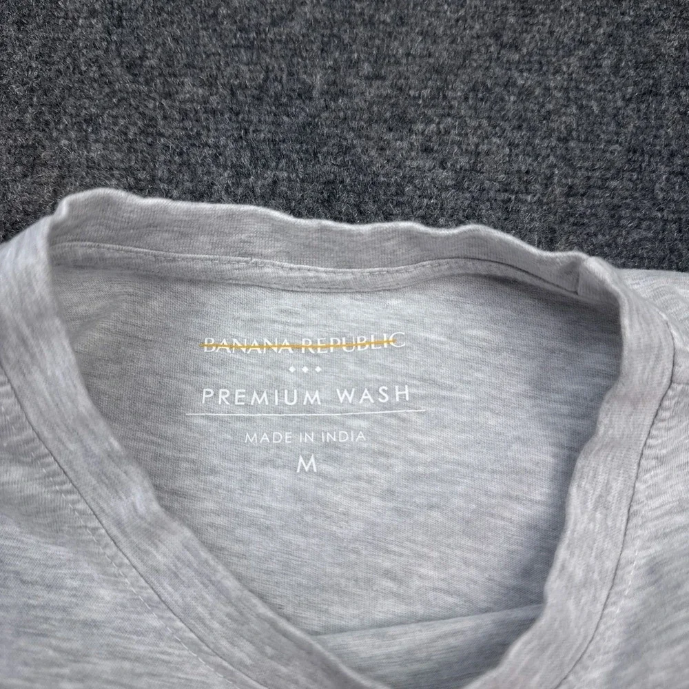 Banana Republic T Shirt Mens Size Medium Light Gray Premium Wash Crew‎ Tee